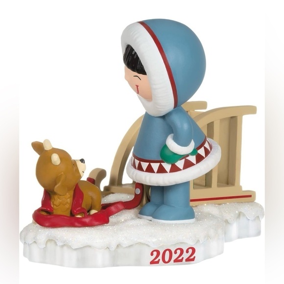Hallmark Frosty Friends 43rd in Series Keepsake Ornament - Picture 2 of 12